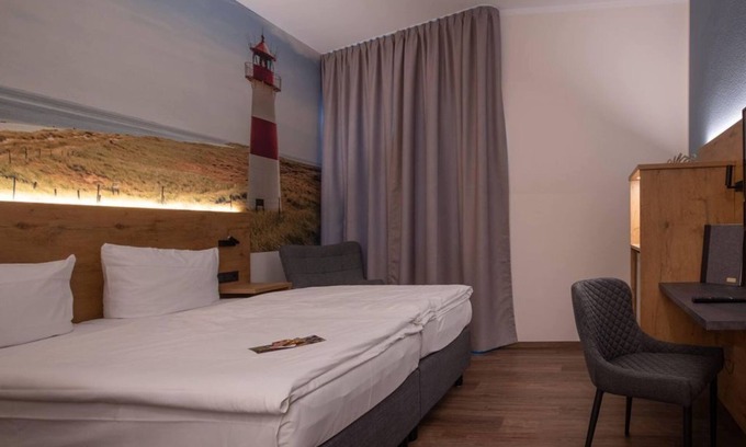 Center Casa | Double room, shower, WC, Superior - Hotel Stadt Aurich