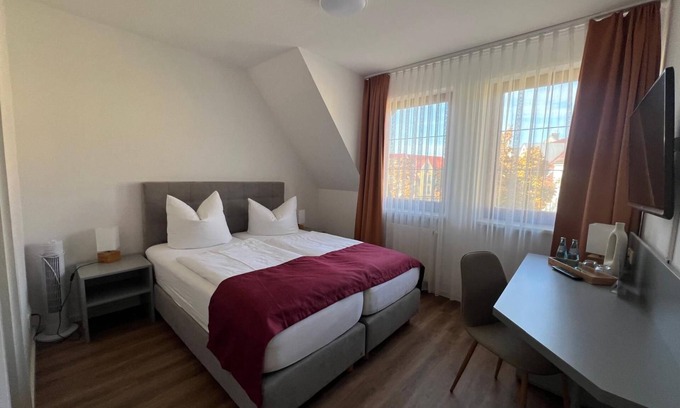 Lubben Cabaña | Double room street side, WC/shower - Pension am Markt