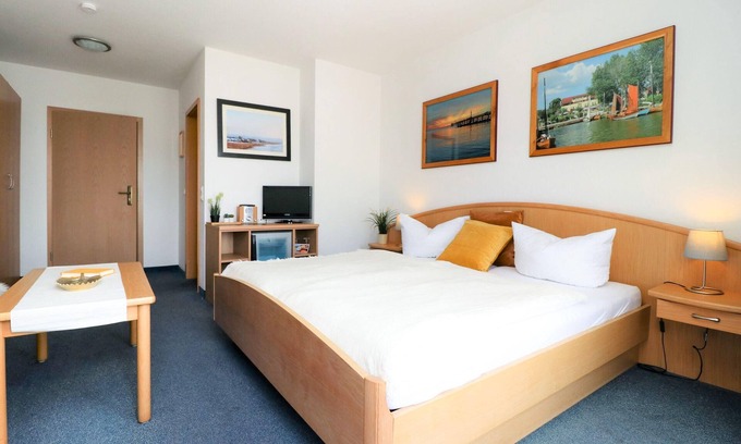 Ostseebad Wustrow Apartamento | Double room with balcony directly at the harbor of Wustrow