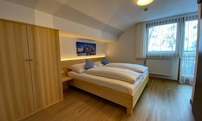 Damuels Cama Y Desayuno | Double room with balcony - Hotel Garni Enzian