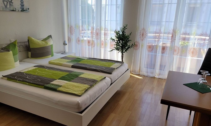 Bad Saeckingen Apartamento | Double room with shower and WC