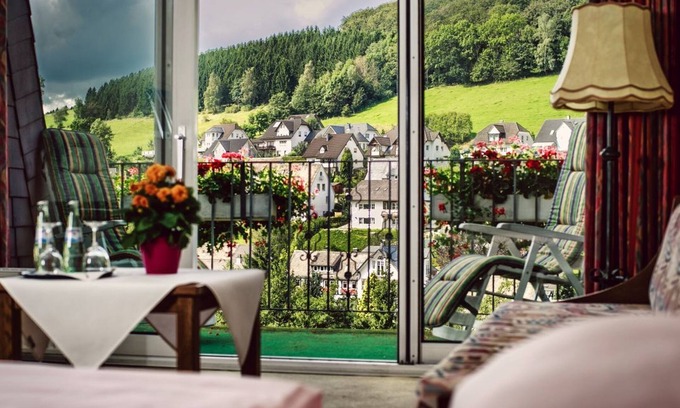 Grafschaft Apartamento | Double room with balcony-Wilzenberg side