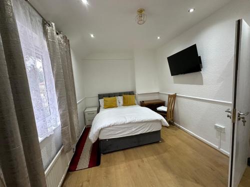 Downham Casa | Double Room With Free WiFi Keedonwood Road