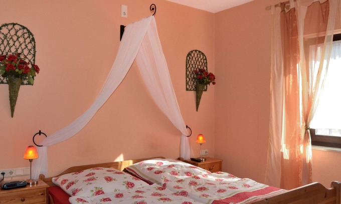 Glosingen Apartamento | Double room with shared shower no. 1 and 2