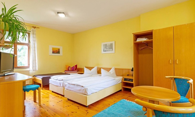 Cottbus Cabaña | Double room with shared bathroom 1 - Youth guest house