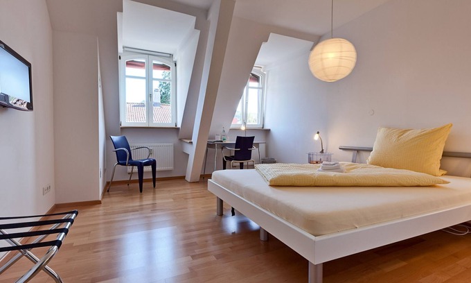 Loerrach Apartamento | Double room with shower and WC