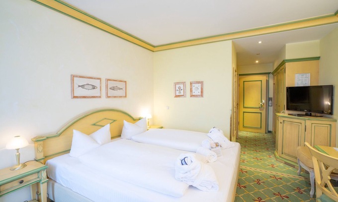 Binz Complejo | Double room with side sea view and balcony - Rugard Thermal Strandhotel 4