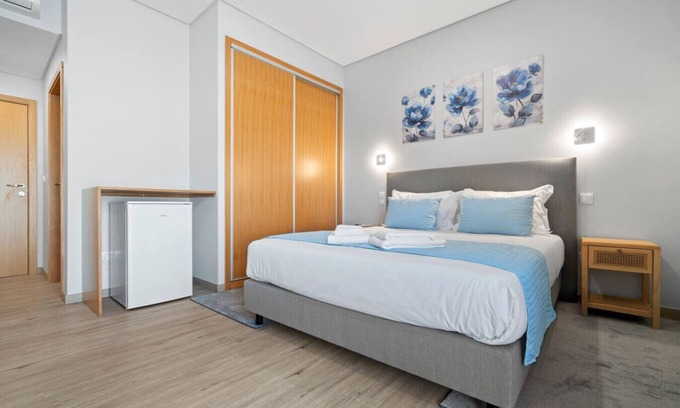 Sao Vicente Casa | Double Room with Terrace Q5
