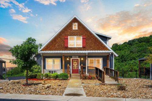 Table Rock Cabina | Double-Sided Fireplace, Lake Views, Daily Tickets to Local Attractions, Air Hockey!