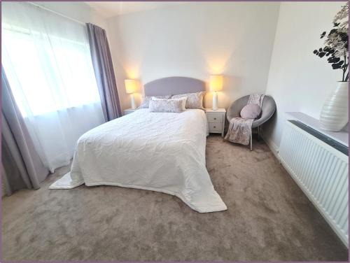 Douglas Casa | Double & Single Room Options in Quiet, Relaxing Home in Frankfield