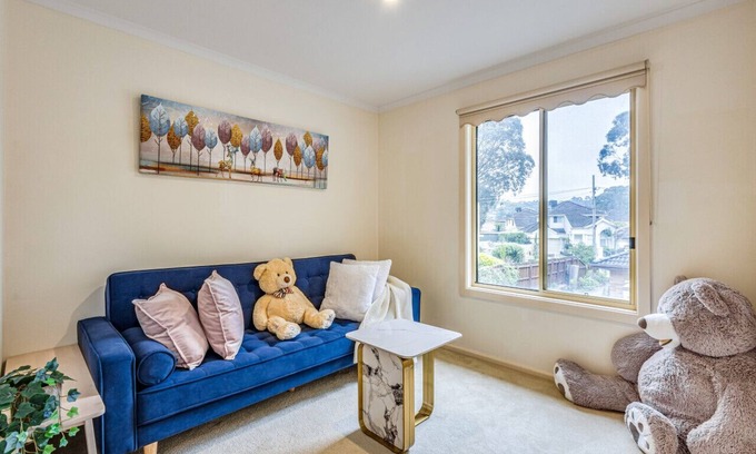 Glen Waverley Casa | Double story TH 3BRM Glen Waverley Parking Netflix
