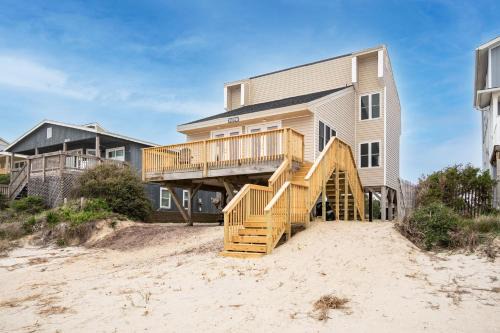 Oak Island Casa | Double T By The Sea by Oak Island Accommodations