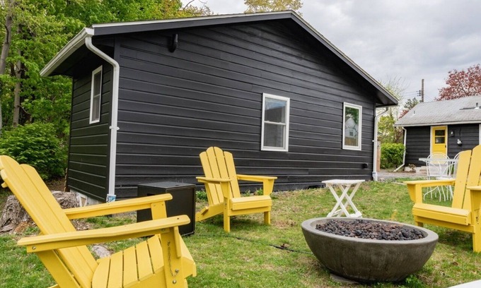 Lincoln Park Casa | Double the Fun: Two Houses, Shared Yard & Fire Pit