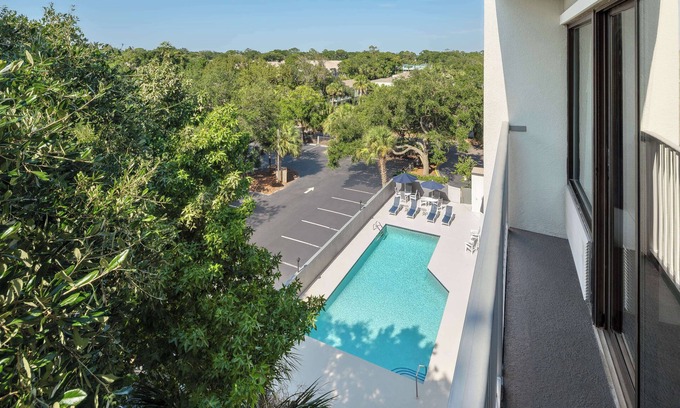 Hilton Head Island Hotel | Grand Hilton Head Inn, Ascend Hotel Collection