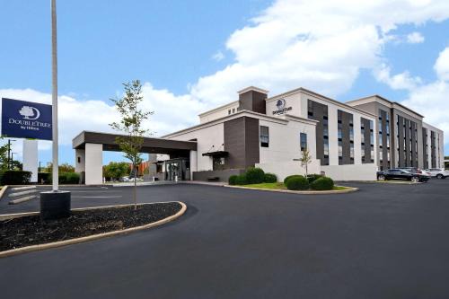 Airport Township Hotel | DoubleTree by Hilton St. Louis Airport, MO