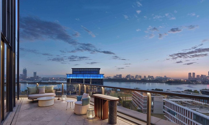 Shuangliu District Hotel | Doubletree By Hilton Chengdu Xinglong Lake