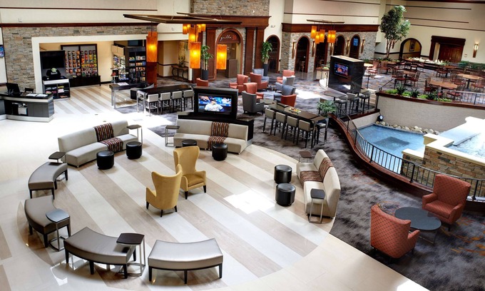 Detroit Hotel | DoubleTree by Hilton Detroit - Dearborn