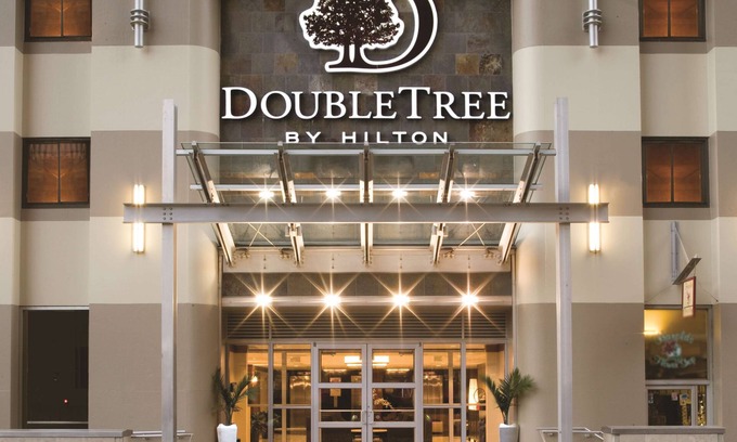 Downtown Pittsburgh Hotel | DoubleTree by Hilton Hotel & Suites Pittsburgh Downtown