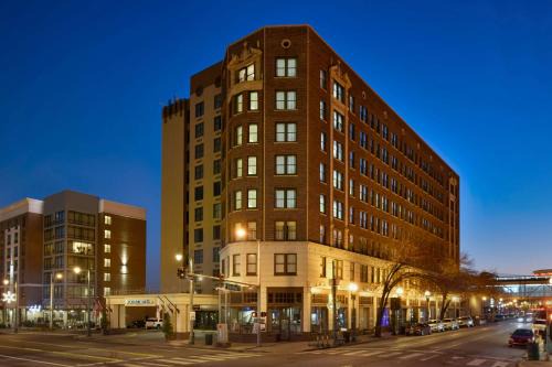 Downtown Memphis Hotel | DoubleTree by Hilton Memphis Downtown