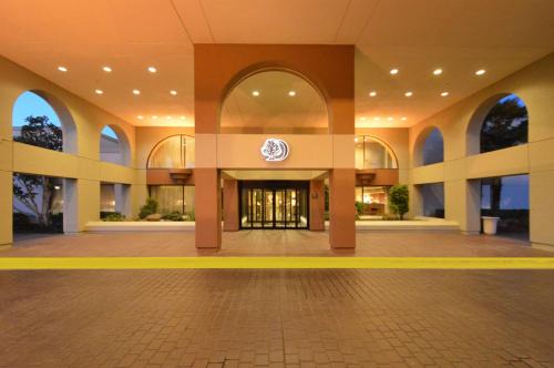 Newark Hotel | DoubleTree by Hilton Newark-Fremont
