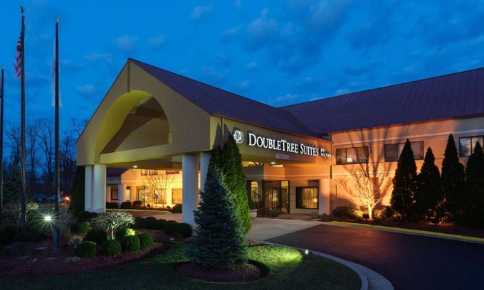 Sharonville Hotel | DoubleTree Suites by Hilton Hotel Cincinnati - Blue Ash