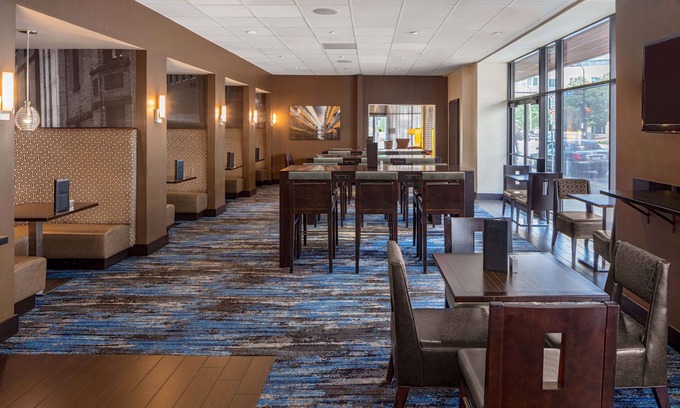 Downtown Minneapolis Hotel | DoubleTree Suites by Hilton Minneapolis Downtown