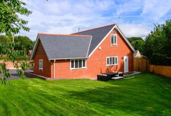 Penycae Casa | Douglas Cottage