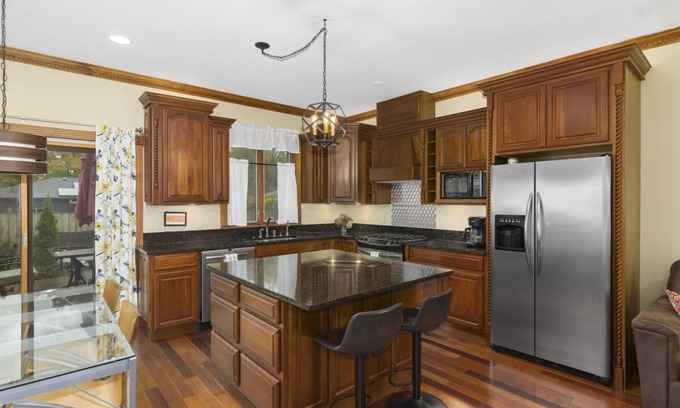 Douglas Condominio | Douglas Hideaway - A Cozy 1-Bedroom Condo in Douglas, Michigan!
