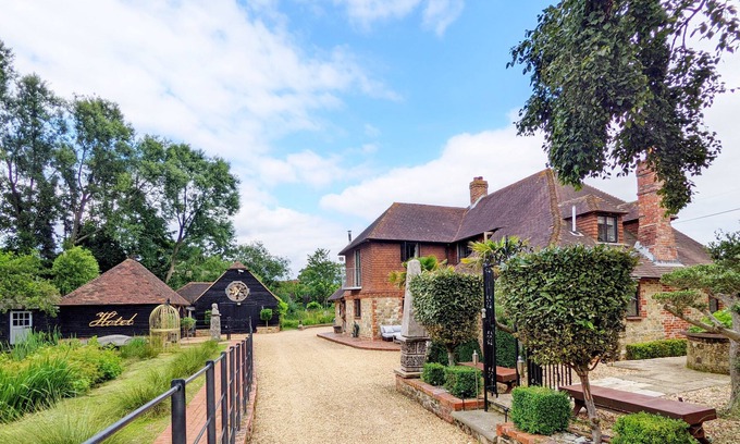 Pulborough Cabaña | Douglas Lake Cottage - Fittleworth - sleeps 7 guests in 4 bedrooms