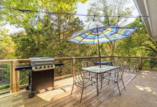 Sevierville Casa | Douglas Lake House with Private Hot Tub by Staycating
