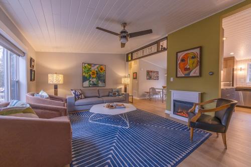 Douglas Casa | Douglas Woods Retreat - Modern Cottage - Newly Remodeled! Walking distance to downtown Douglas!