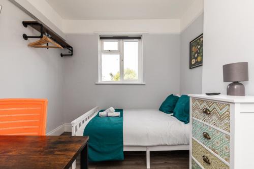 Bradley Stoke Casa | Dove Court Travel Lodge 2 - First Floor Ensuite