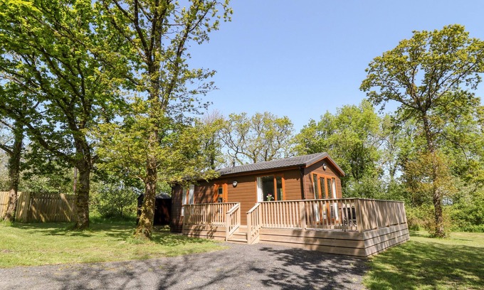 Black Torrington Cabaña | DOVE LODGE, pet friendly, character holiday cottage in Sheepwash