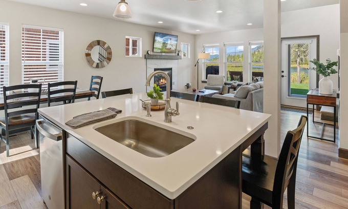 Dover Bay Casa | Dover Bay Beauty w/ Kayak & SUP Water Access