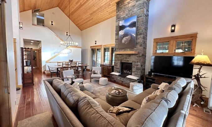 Dover Bay Casa | Dover Bay Cabin Idyllic Luxury in the Heart of Idaho's Mountain Lake Wonderland