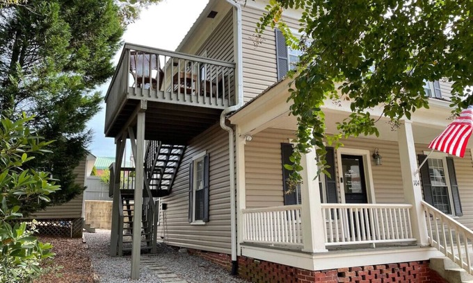 Rome Apartamento | Down by the River Stay in Downtown Rome Ga