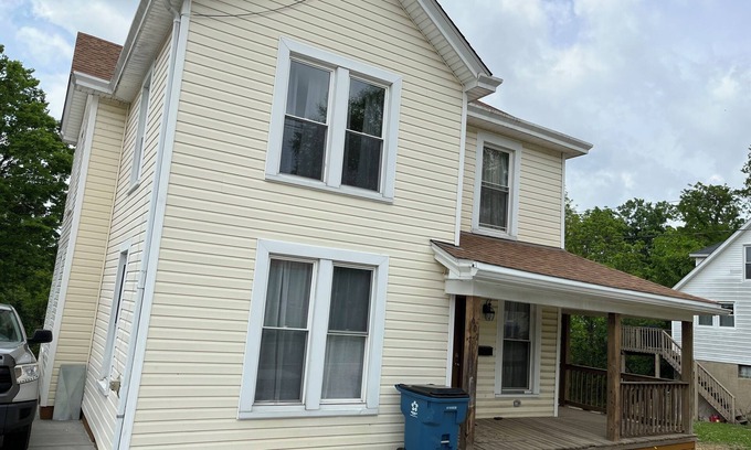 Williamstown Casa | Down on Main Street is less than 10 mins from The Ark Encounter