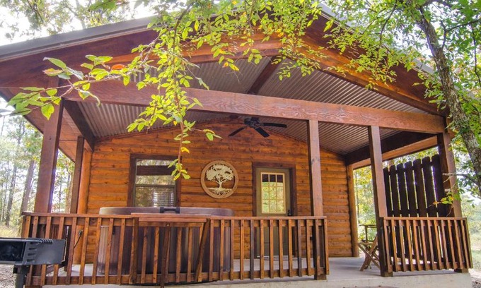 Hochatown Casa | Down Time Studio Cabin w Hot Tub