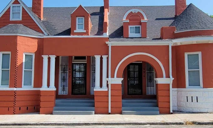 New Pathways Casa | Downton Memphis 5 min walk to Fedex Forum and Beale St. - Completely renovated.
