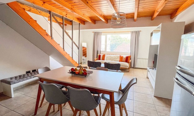 10 de Diciembre Apartamento | Centro de Bariloche: Dúplex amplio y luminoso
