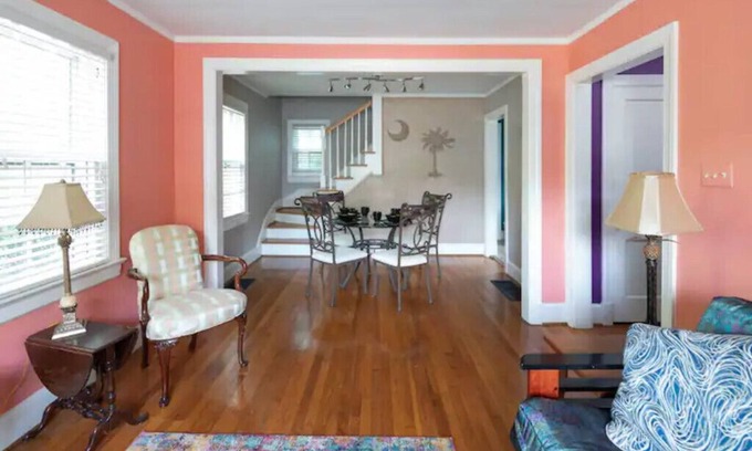 Spartanburg Casa | Downtown 1930's shingle home with color.