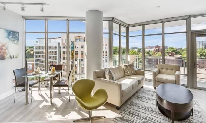 Woodmont Triangle Apartamento | Experimente el centro de Bethesda ahora- Apartamento nuevo de 2 habitaciones