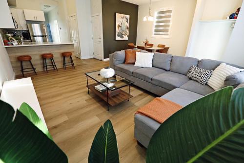North Central Edmonton Casa | Downtown 3 Queen Beds,Double Garage,Disney+