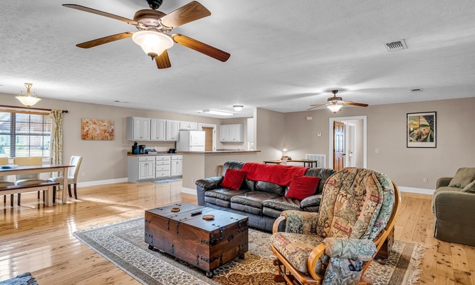 Pheba Casa | Bryans House by OneHometown Getaways