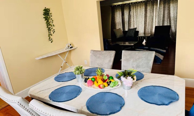 East Riverdale Apartamento | Downtown Access Huge Backyard Free Parking