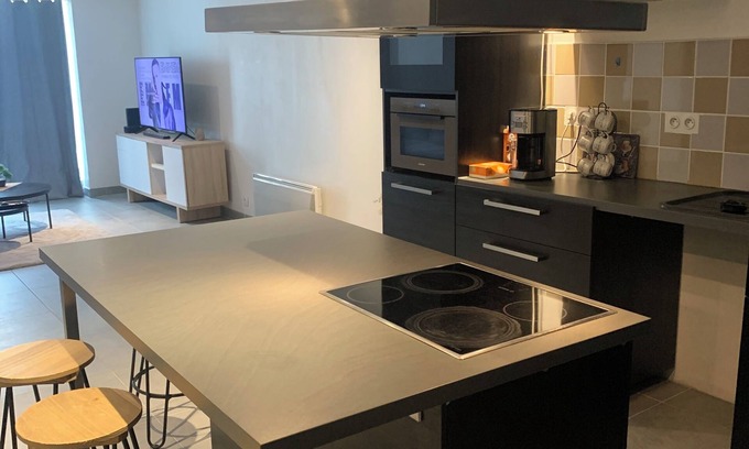 Saint-Lo Apartamento | Downtown apartment & Internet+Netflix