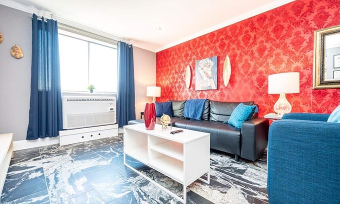 Downtown Atlanta Apartamento | Downtown ATL Condo - Walk Score 78 w Free Parking!