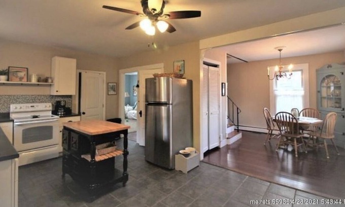 Auburn Casa | Downtown Auburn Oasis Huge Fenced in Backyard screened in porch