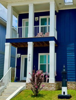 Downtown Casa | Downtown, Bay Views, Fish Market, and Blue Angels!