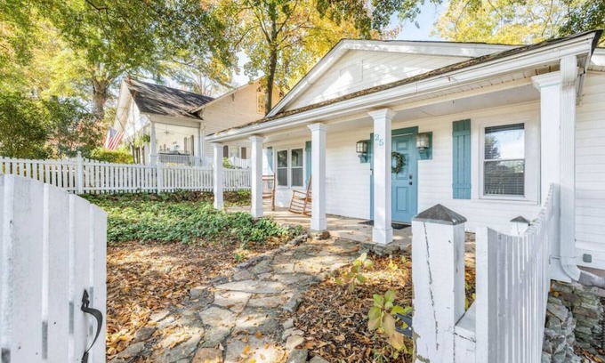 Buford Cabaña | Downtown Buford: Enjoy Train, Walk to Eats & Shops